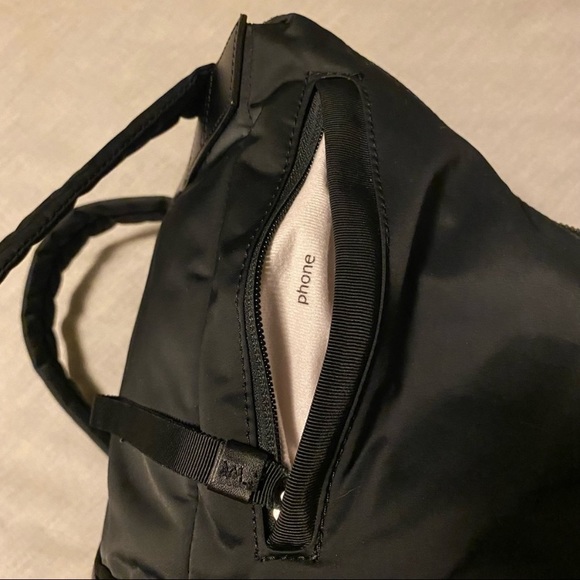 SOLD (145$) Lululemon spring fling backpack - Picture 7 of 16